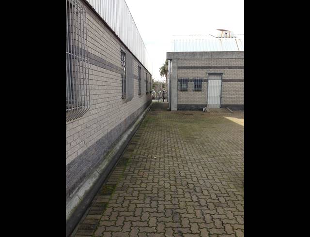 700M² FACTORY TO LET IN OTTERY